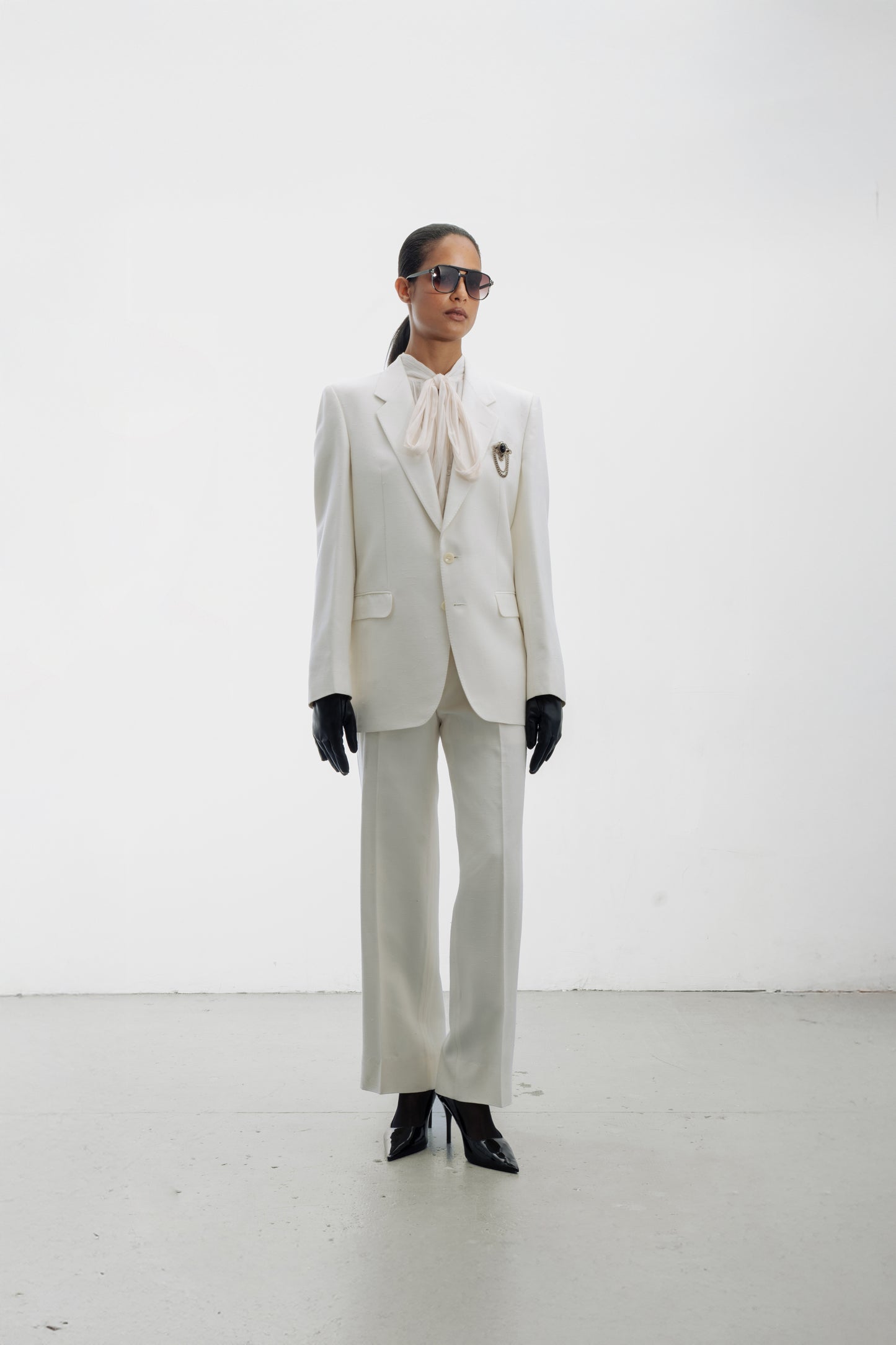 Costume blanc en soie sauvage