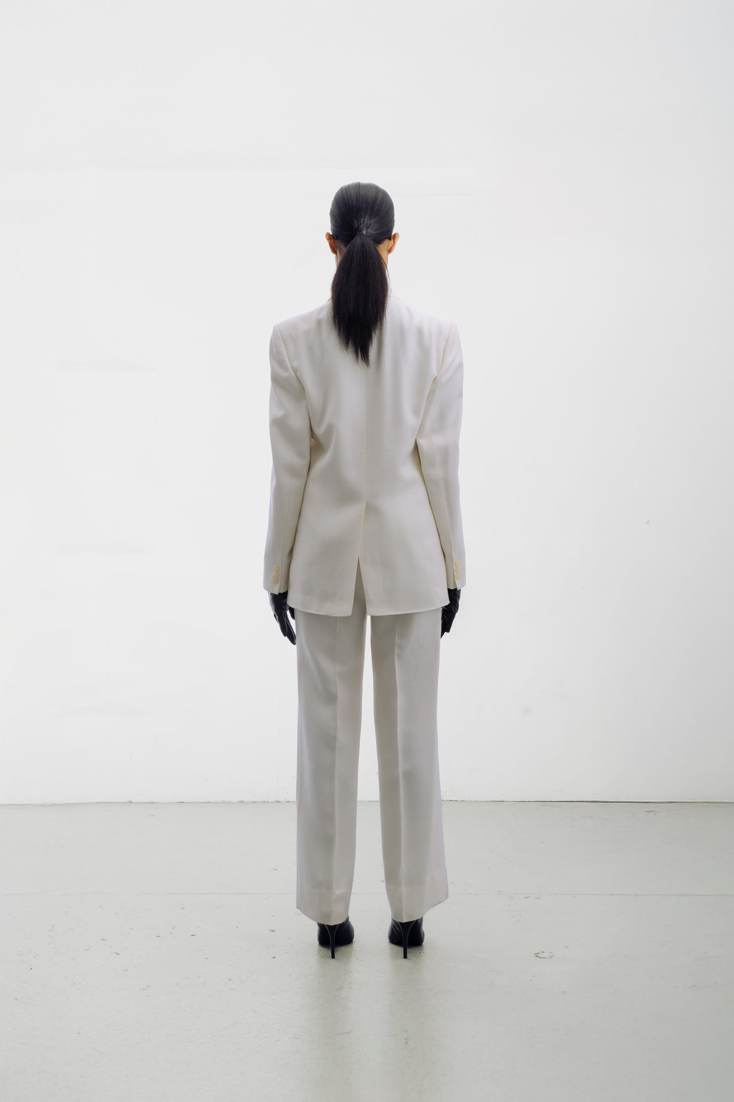 Costume blanc en soie sauvage