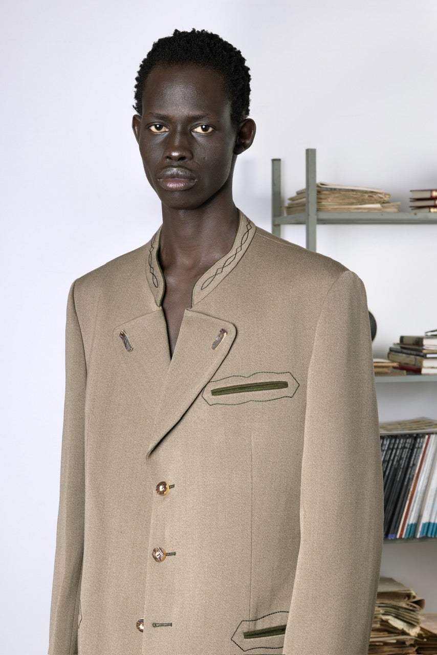 Ensemble costume détails broderies