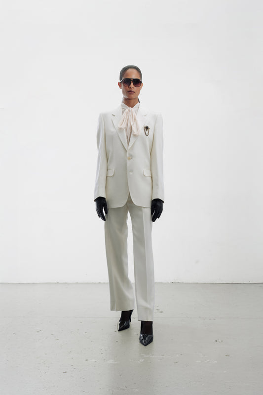 Costume blanc en soie sauvage