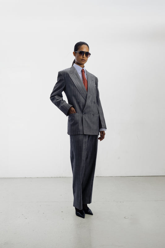 Costume brillant en soie