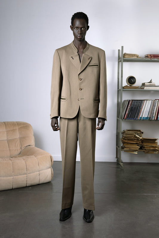 Ensemble costume détails broderies