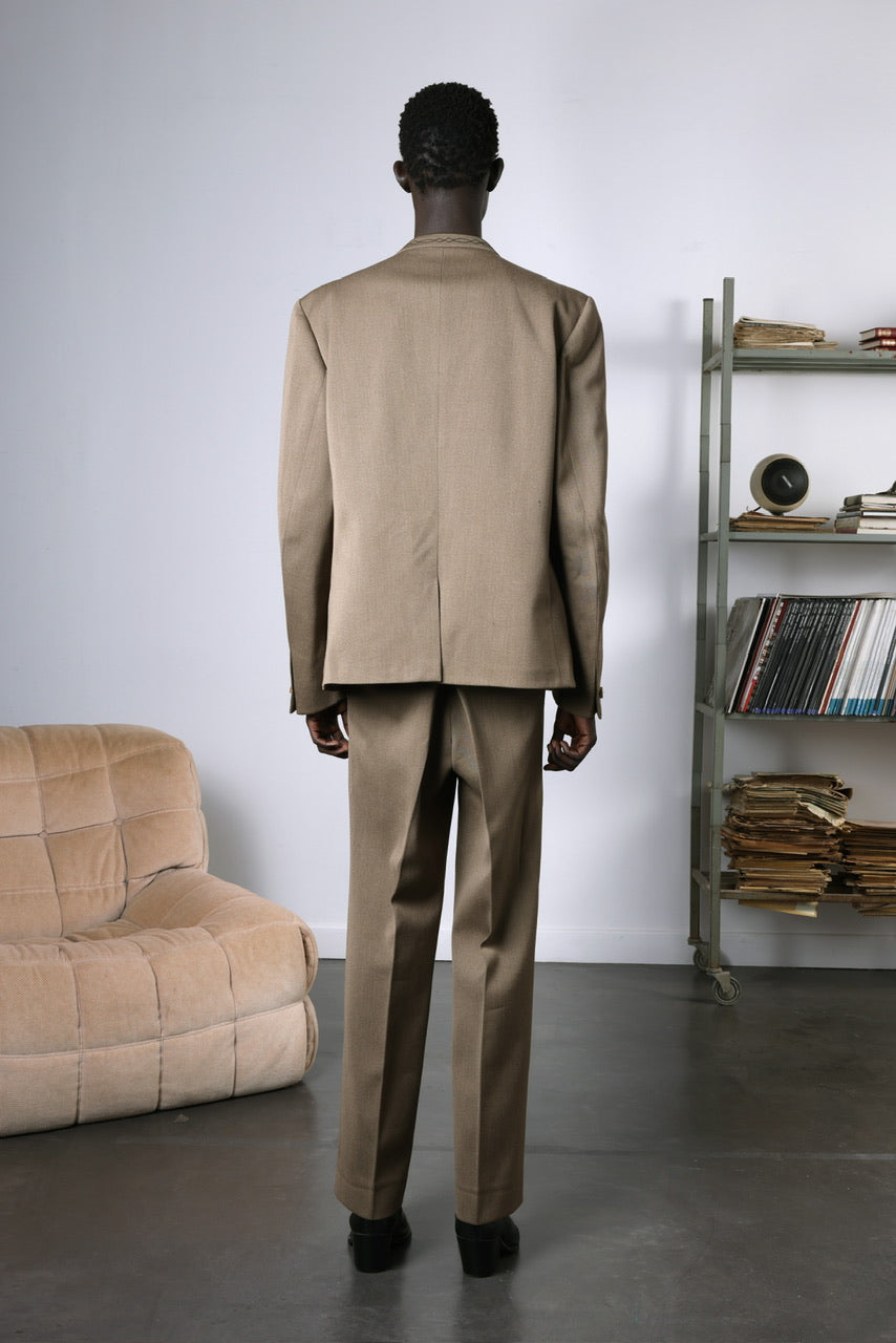 Ensemble costume détails broderies